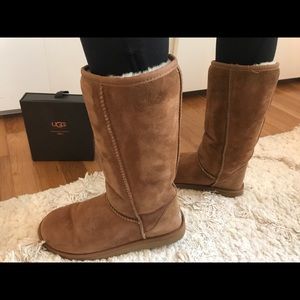 CHESTNUT UGGS SIZE 8